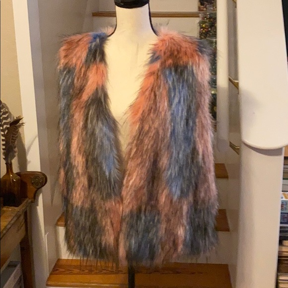 Rebecca Elliot Jackets & Blazers - Rebecca Elliot Faux Fur Vest Pink Sky Sz MED NWT
